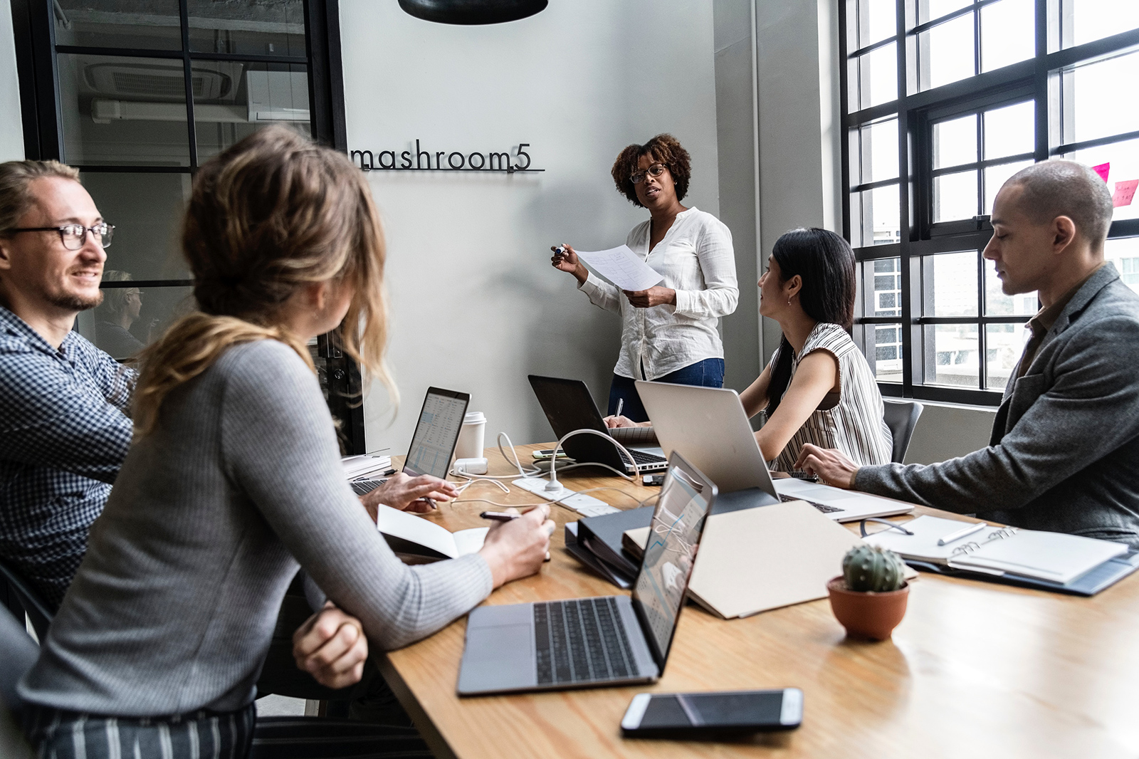 Read more about the article Transforming Your Website vs. Starting Fresh: A Mobile App Cost Analysis